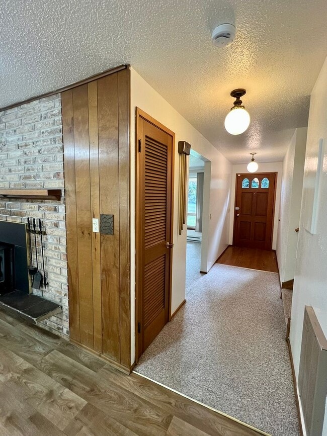 Building Photo - West Olympia Tri-Level Home