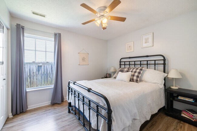 Building Photo - Single Family Home For Lease