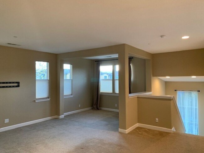 Building Photo - 582 Santa Rosalia Terrace
