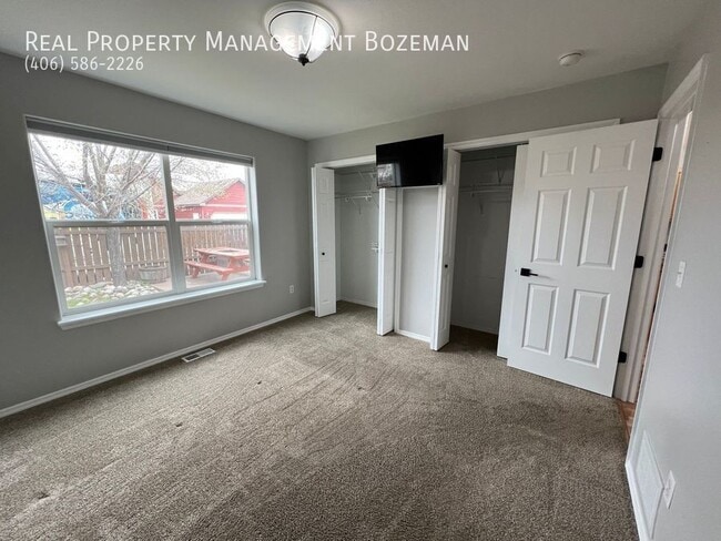 Building Photo - 452 Woodman Dr