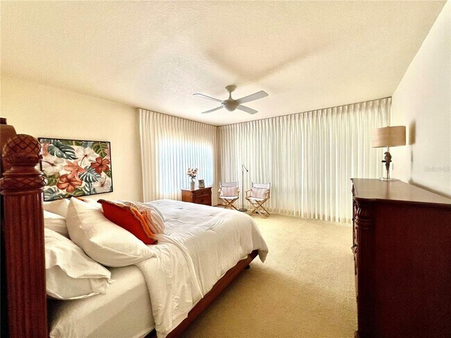 Building Photo - 3220 S Shore Dr