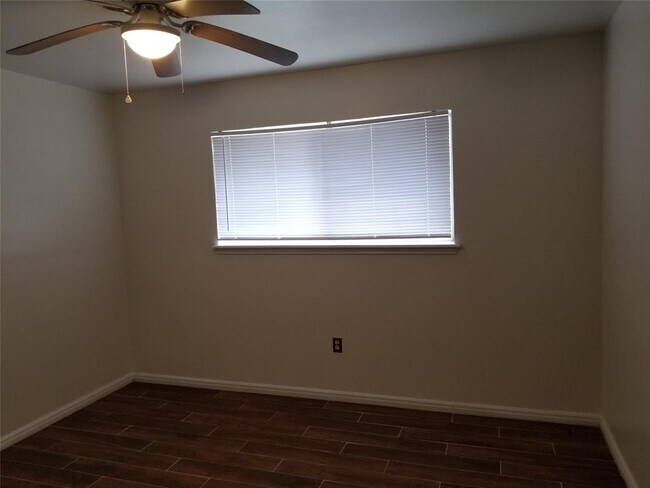 Building Photo - 1042 Creekmont Dr