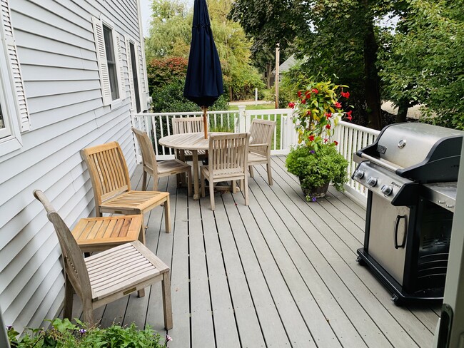 Private deck with teak furniture and gas Weber grill - 8 Myrica Ave