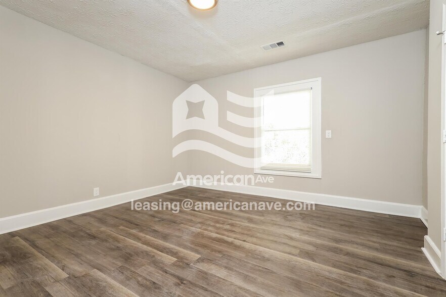 Building Photo - 405 20th St