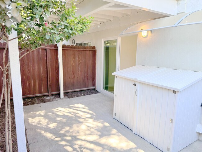 Building Photo - 3305 Green Ln