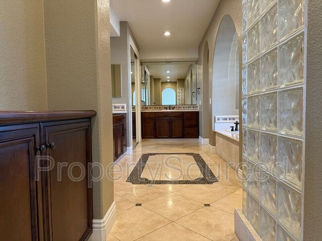 Building Photo - 4060 Chiavari Way