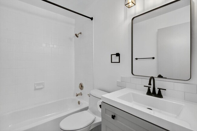 Building Photo - 8225 Pelican Harbour Dr