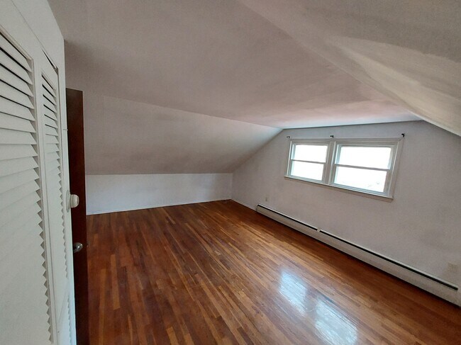 Building Photo - 368 Howard Dr