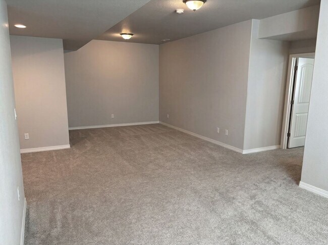 Building Photo - 9377 Mayflower Gulch Wy