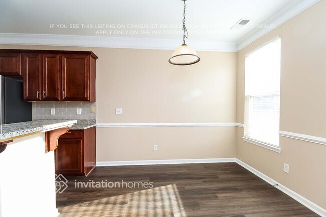 Building Photo - 2005 City Lights Dr