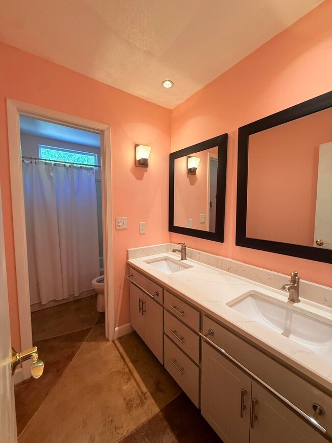 Building Photo - 255 Ridge Lake Rd