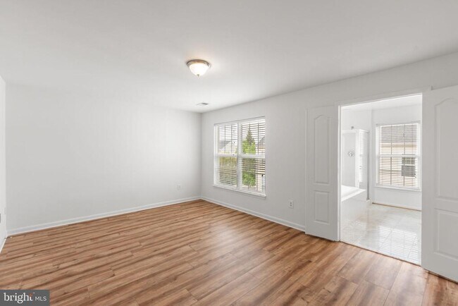 Building Photo - 2372 Woodland Pond Ln