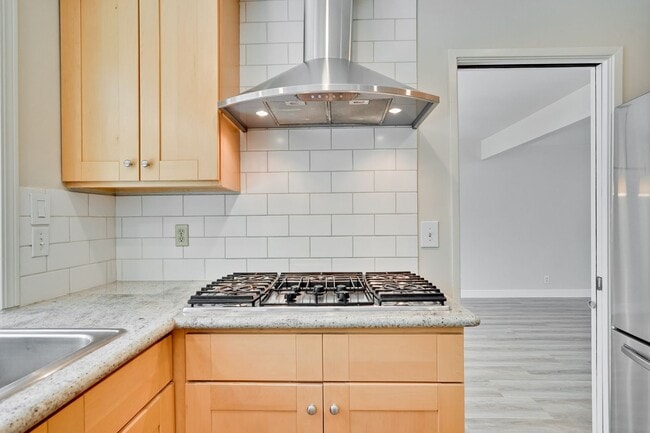 Building Photo - $8500-Mountain View  4 bedroom 3 baths in great neighborhood!
