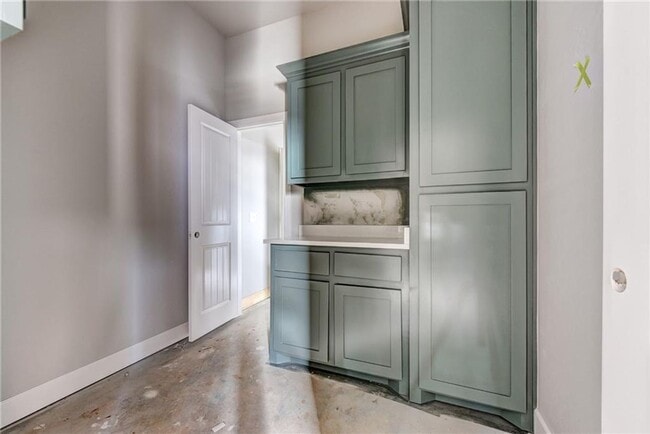 Building Photo - Newer Home + Edmond Schools + 4 bedrooms +...