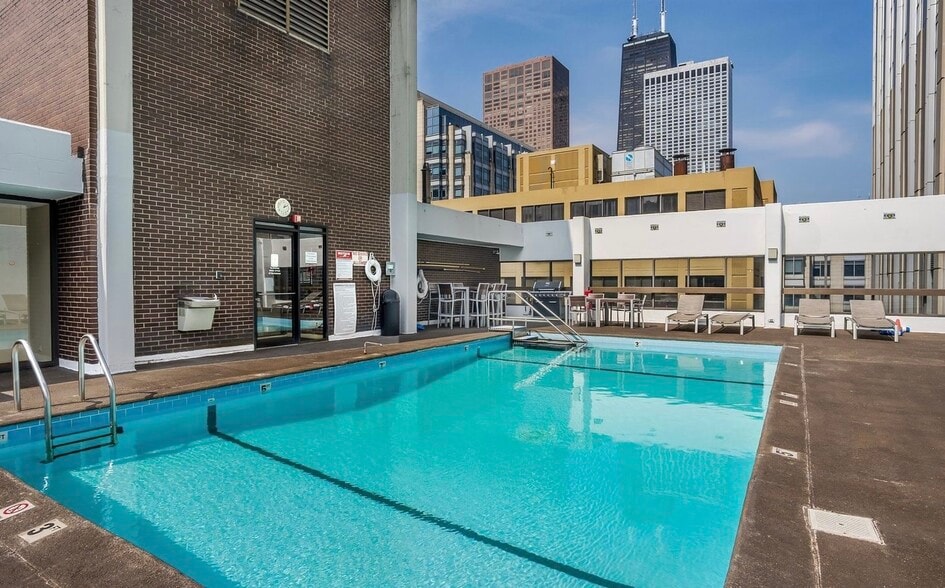 Building Photo - 230 E Ontario St