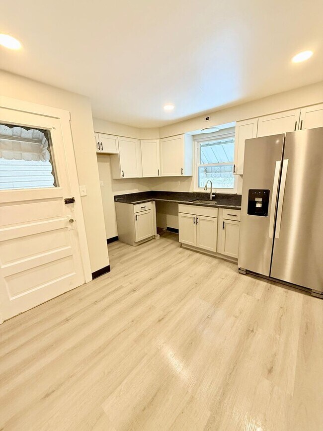 Building Photo - Beautiful 3BD/1BA Single Family Home – Newly Remodeled!