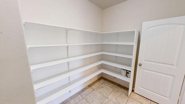 Building Photo - "Spacious 4-Bedroom Killeen Gem with Elega...