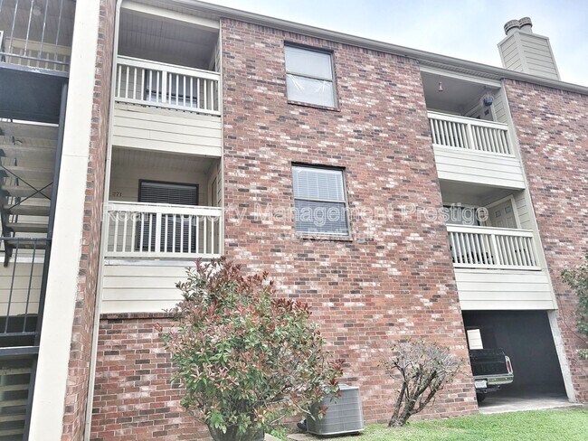 Building Photo - 2501 Gulf Fwy