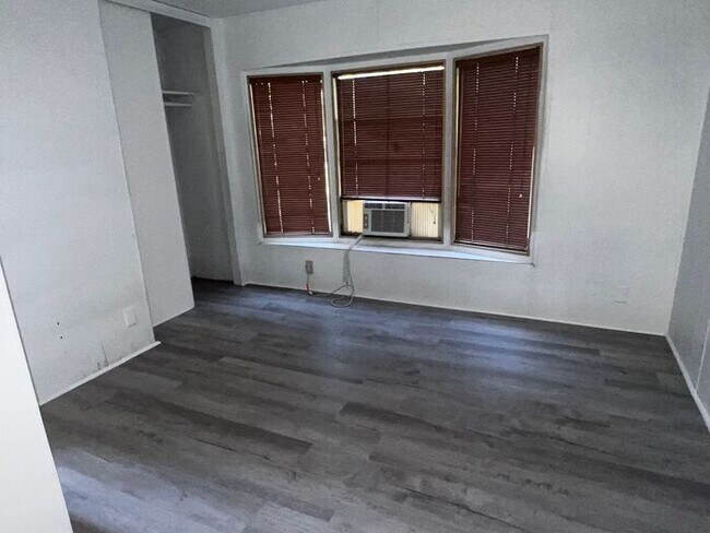 Building Photo - 1125 S Christiana Ave