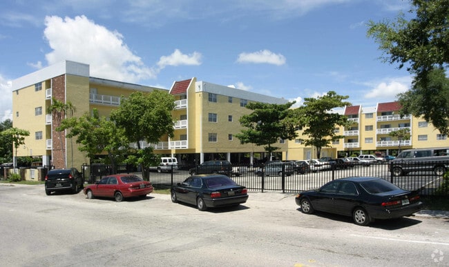 Primary Photo - Ocean King Apartments