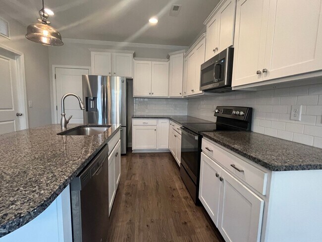 Building Photo - Breathtaking 4 Bedroom, 2 1/2 Bathroom House in Winston Salem, NC!