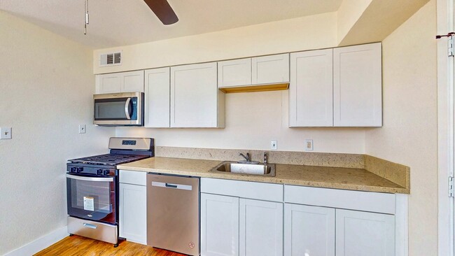 Building Photo - 1304 Rexford Pl