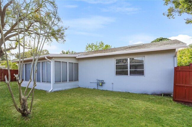 Building Photo - 1560 Fergason Ave