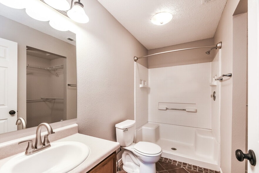 Building Photo - 14390 Black Farm Dr