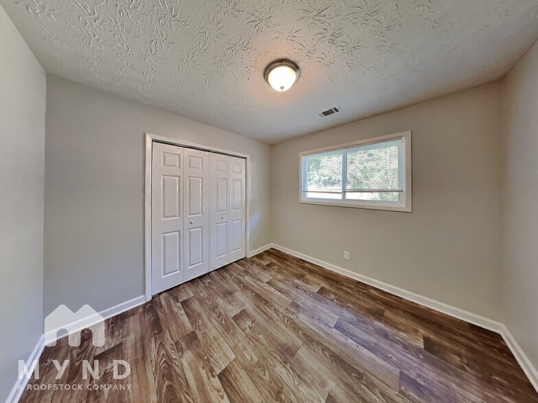 Building Photo - 2585 Westchester Dr