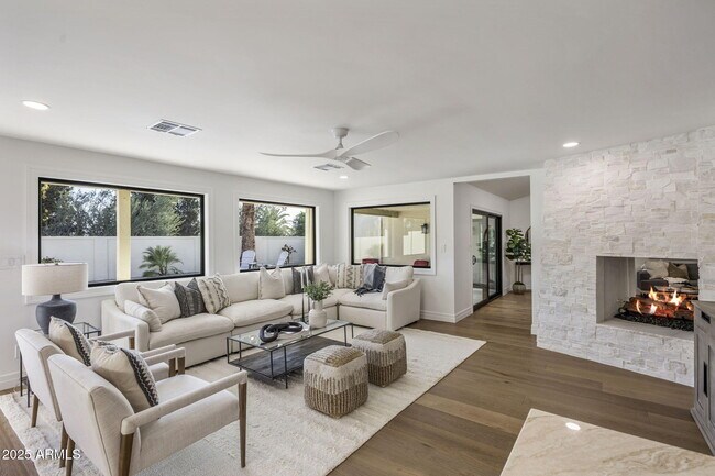 Building Photo - 7339 E Solano Dr