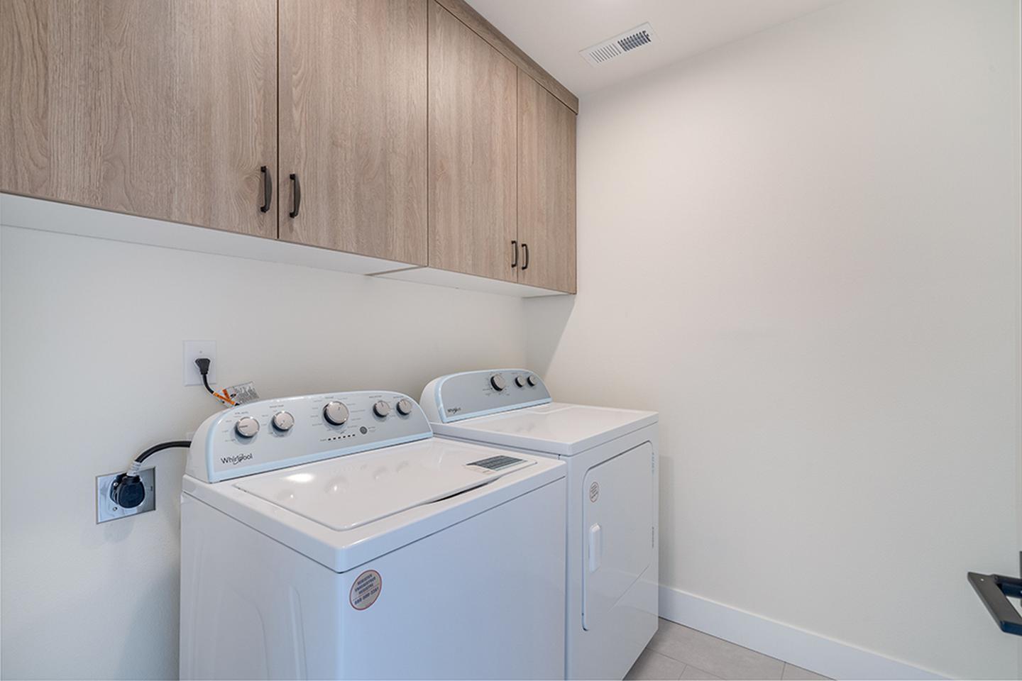 Building Photo - Luxurious University Park townhome near St Johns