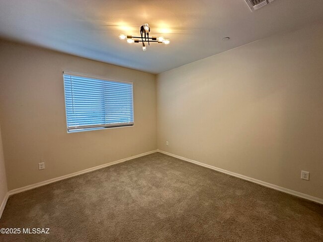 Building Photo - 7806 S Land Grant Dr