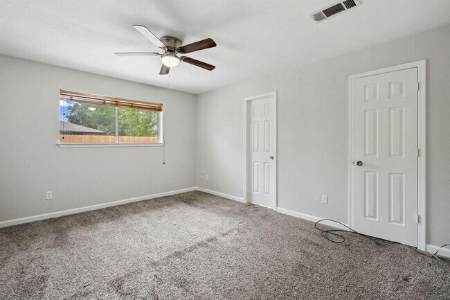Building Photo - 4023 Broken Elm Dr