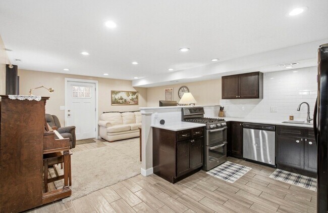 Building Photo - 700 W 1010 S