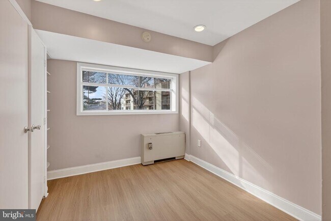 Building Photo - 10320 Westlake Dr