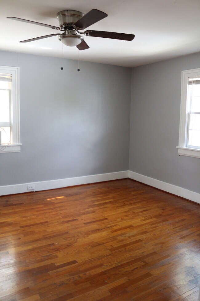 Apt B Bedroom 1 - 210 W Poplar St