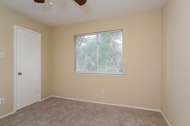 Building Photo - 3810 Village Well Dr