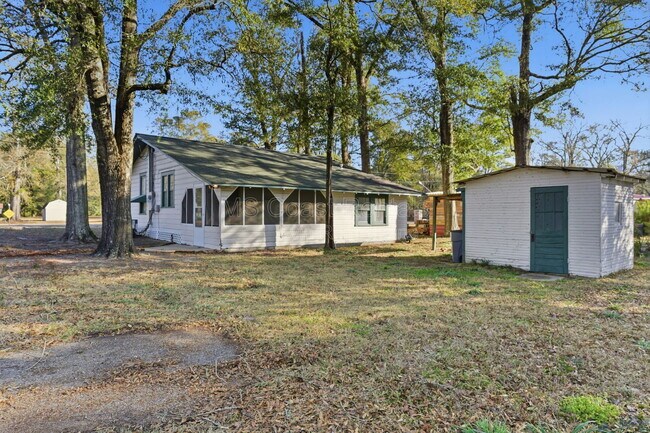 Building Photo - 20 Martha Ave