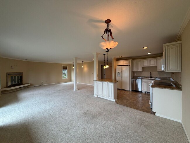 Building Photo - Mukilteo View Condo