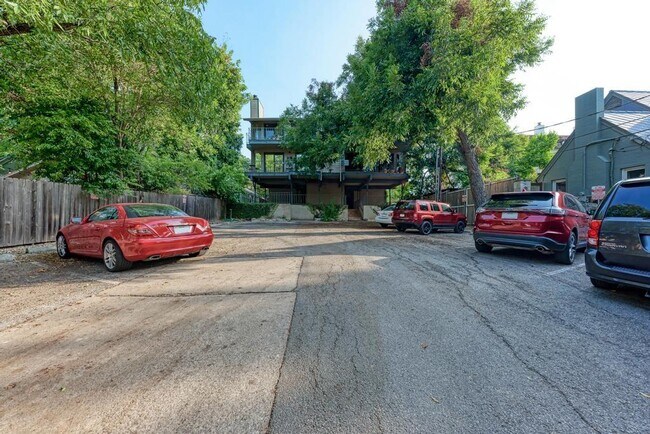 Primary Photo - 806 W 17th St