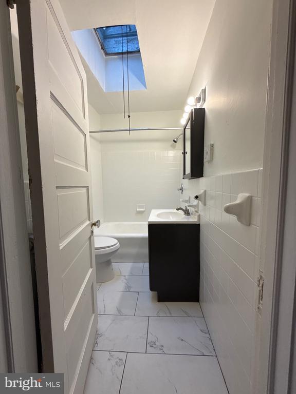 Building Photo - 1153 Atwood Rd