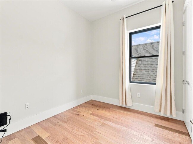 Building Photo - 220 Freeman Ave