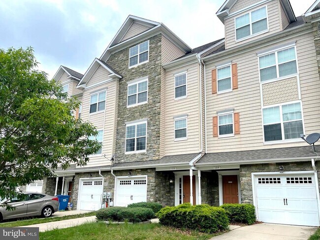 Building Photo - 113 Polo Way