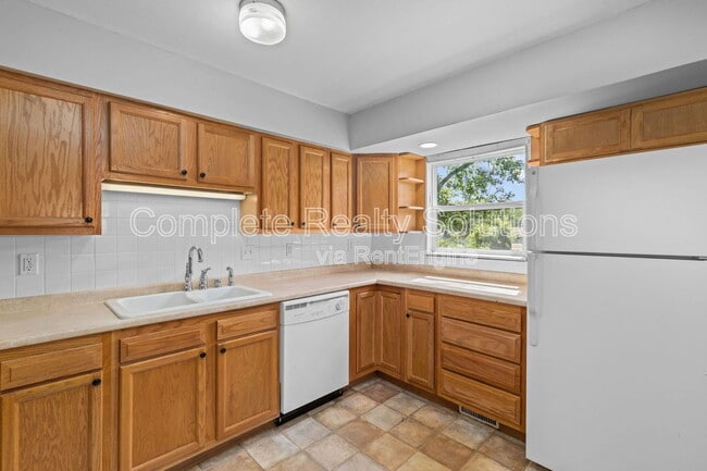 Building Photo - 10423 Balmoral Dr