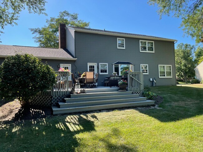 Building Photo - 102 N Stauffer Dr