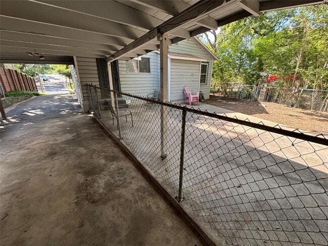Building Photo - 807 Bouldin Ave