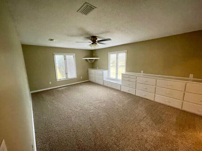 Building Photo - 6300 Creel Rd