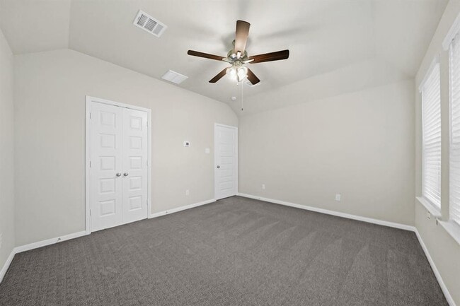 Building Photo - 5606 Hyde Park Dr