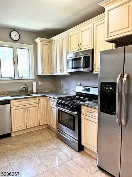 Building Photo - 200 Roseland Ave