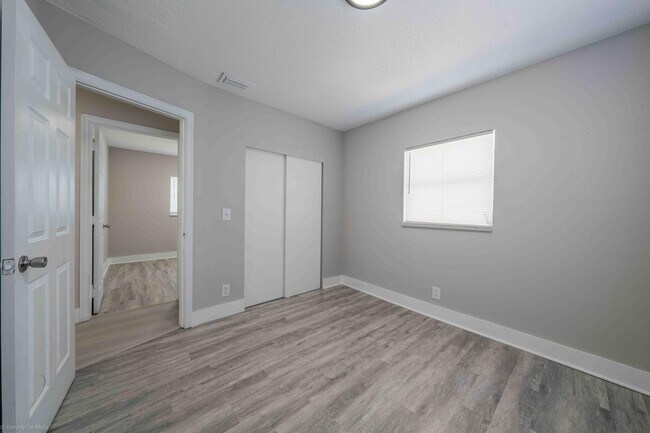 Building Photo - 510 SW 13th Pl